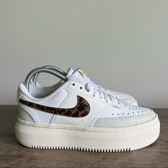 nike borough low se